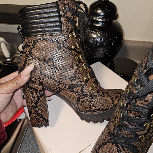 Women's Boot Heel - Picture 3 of 3